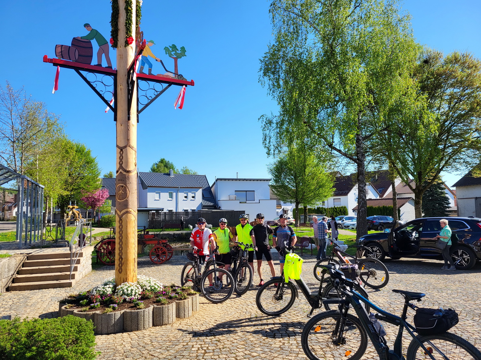 Mittwochsradler auf Maitour zum Altenbergturm