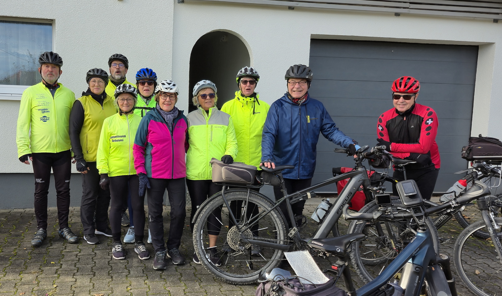 Mittwochsradler im grünen Wald