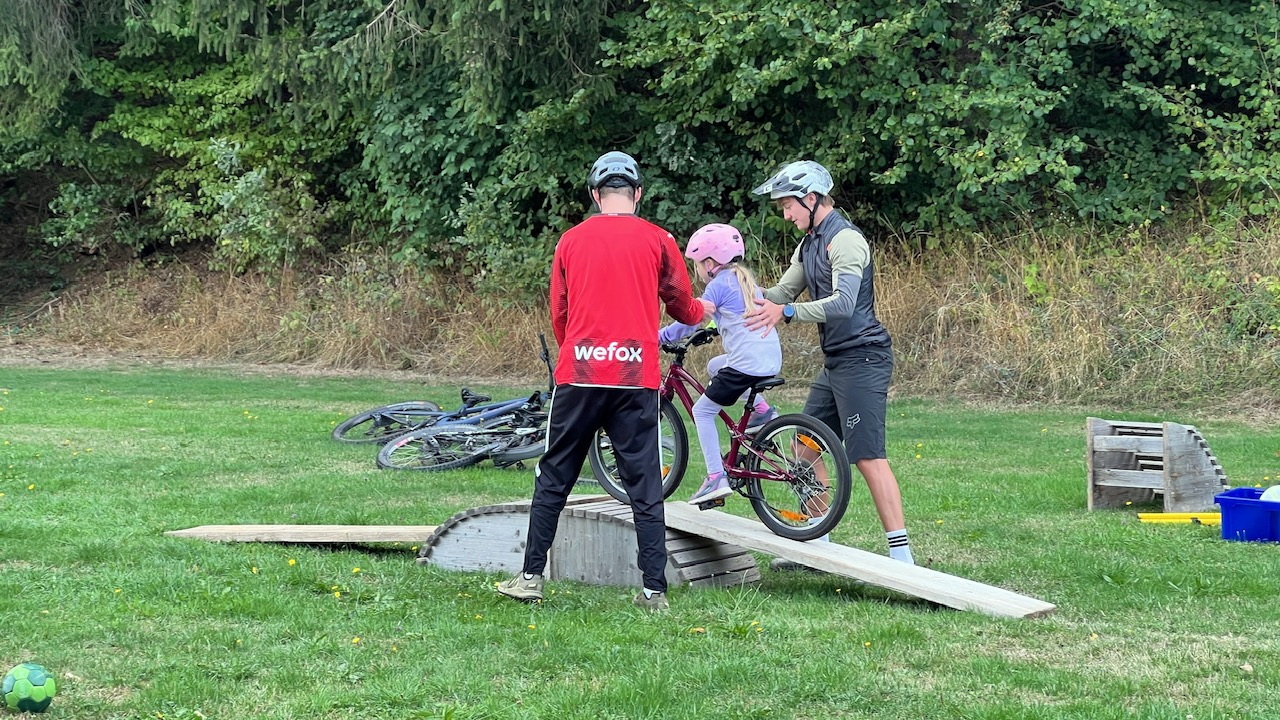 Spannende Geschicklichkeitsübungen rund ums Fahrrad