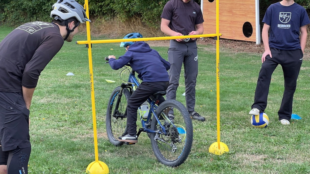 Spannende Geschicklichkeitsübungen rund ums Fahrrad