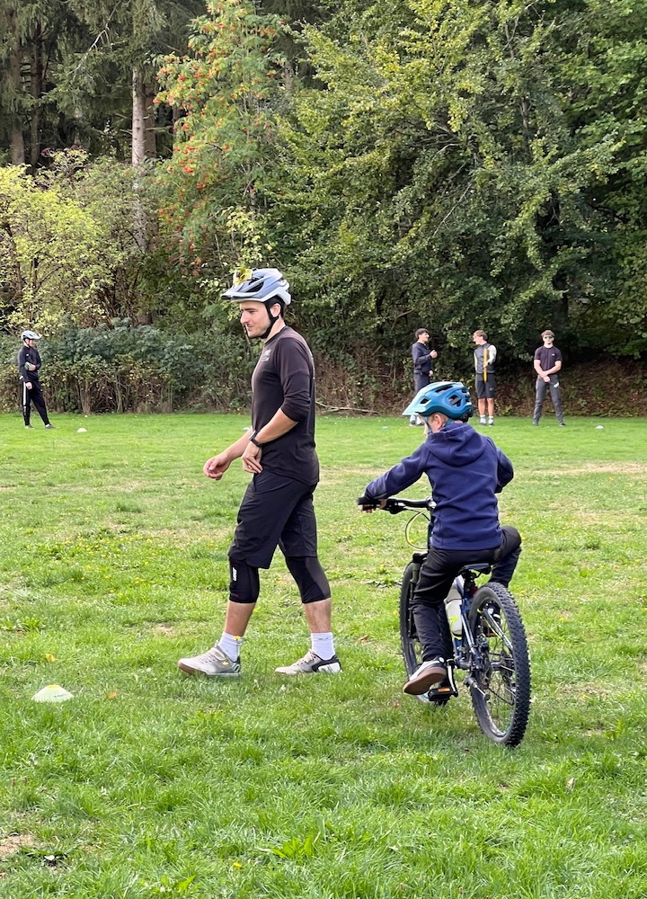Spannende Geschicklichkeitsübungen rund ums Fahrrad