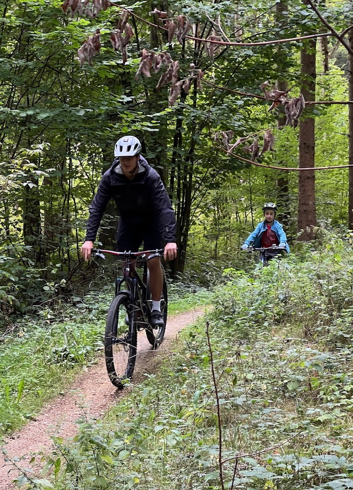 Spannende Geschicklichkeitsübungen rund ums Fahrrad