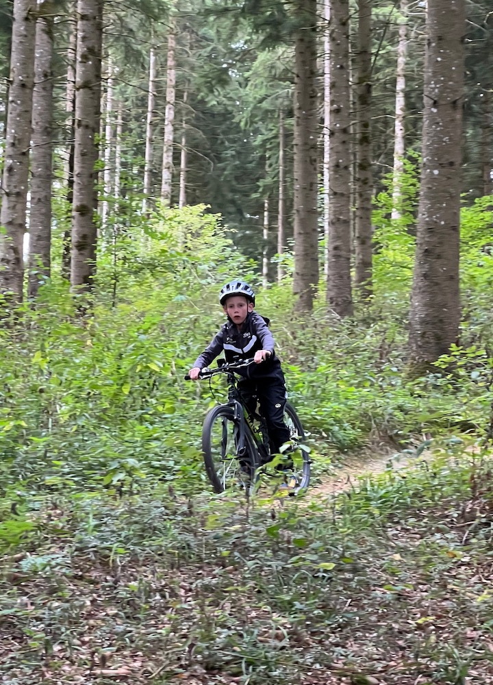 Spannende Geschicklichkeitsübungen rund ums Fahrrad