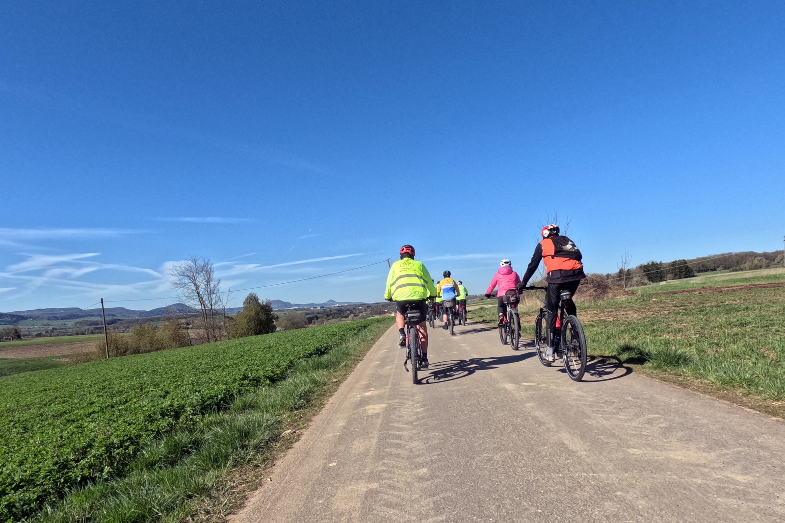 Mittwochsradler am Osterbrunnen in Schechingen