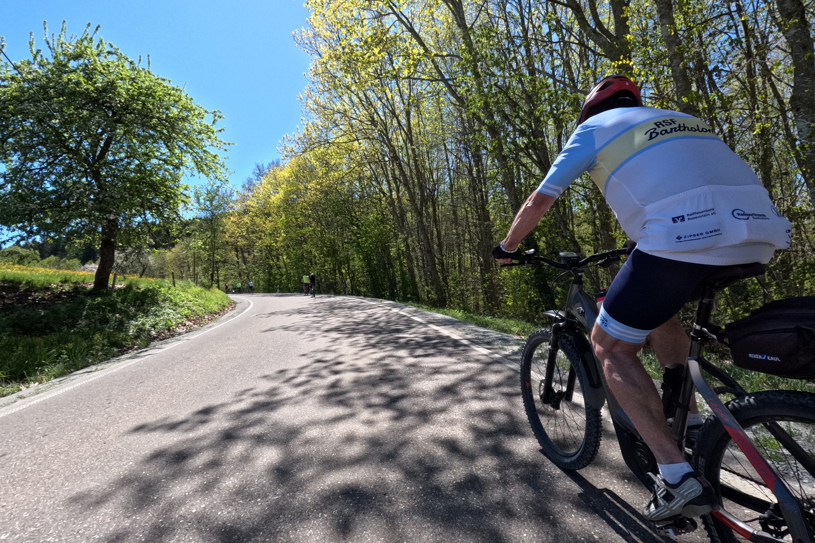 Mittwochsradler auf Mai-Tour am Altenberger Turm