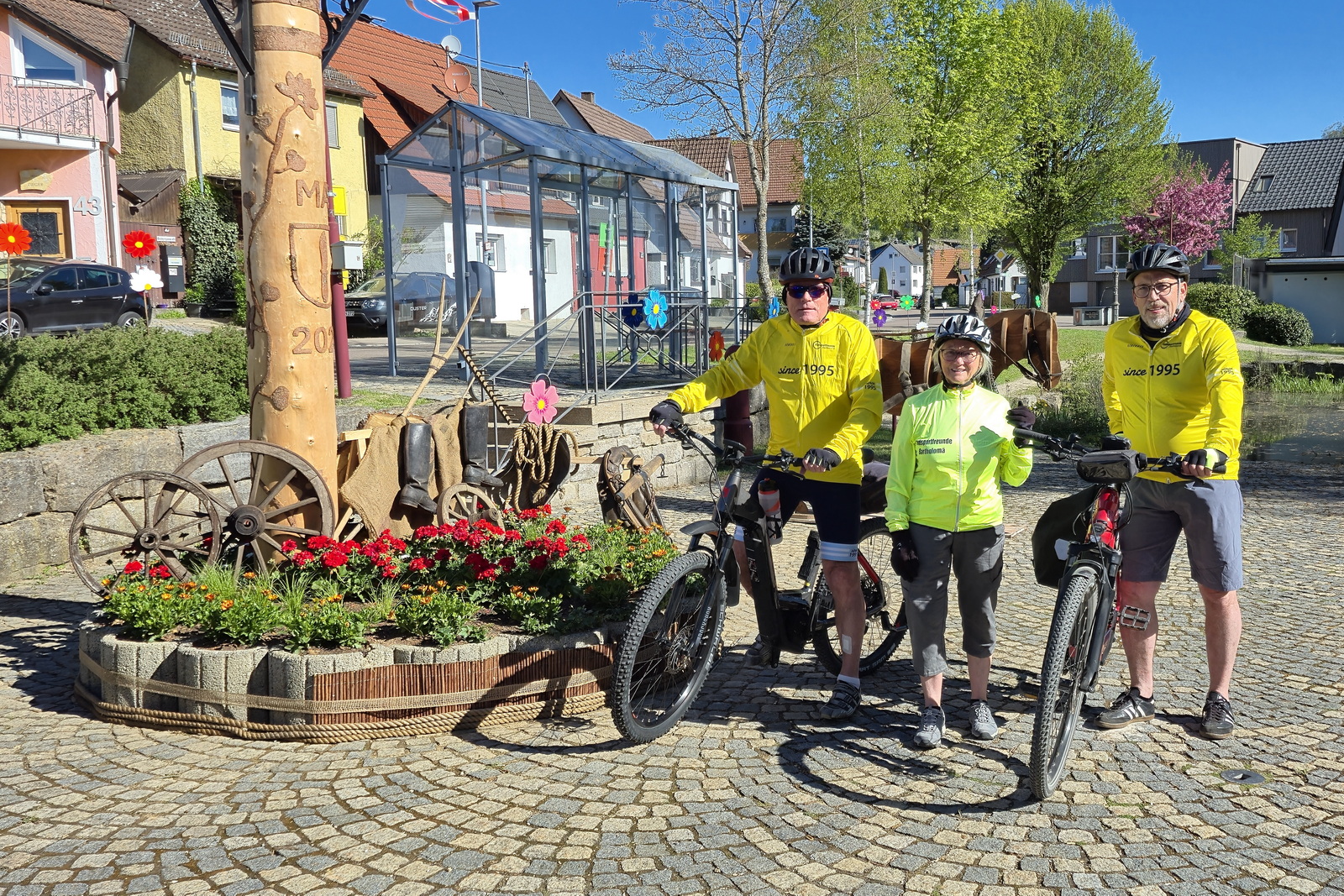 Mittwochsradler auf Mai-Tour am Altenberger Turm