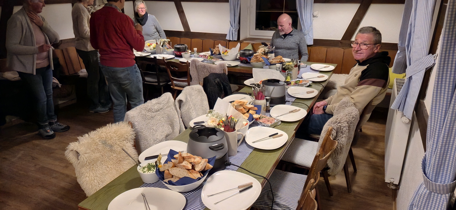 Abendessen der Mittwochswanderer in Tauchenweiler