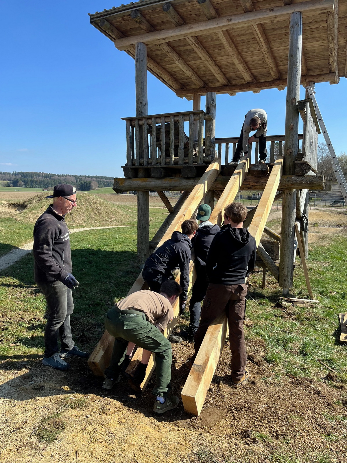 Reparatur am Turm im Bike-Park