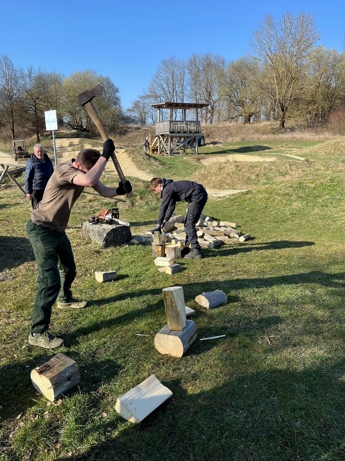 Reparatur am Turm im Bike-Park