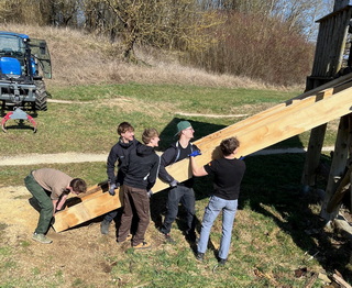 Reparatur am Turm im Bike-Park